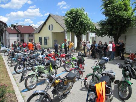 Srečanje starodobnih mopedov